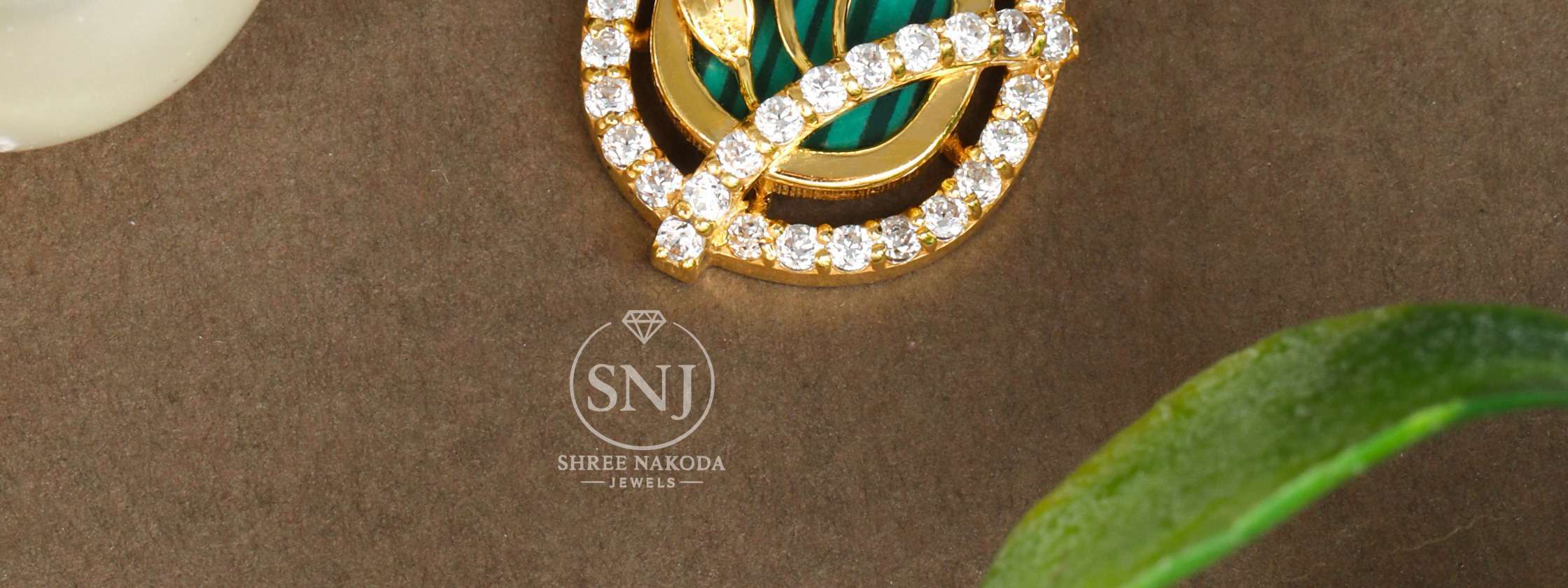 Leaf motif CZ pendant